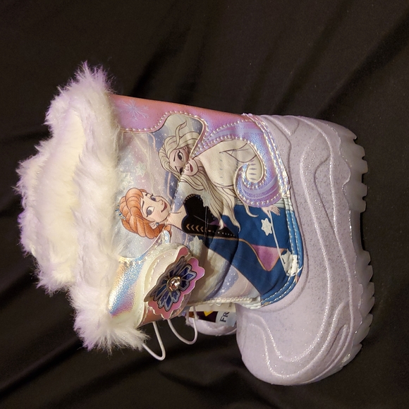 Toddler Girls Frozen Lighted Winter Snow Boot with Faux Fur Lining - Picture 3 of 5